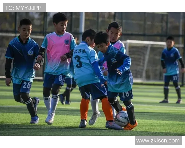 武汉足球队成功晋级中超联赛冲击冠军宝座备受瞩目